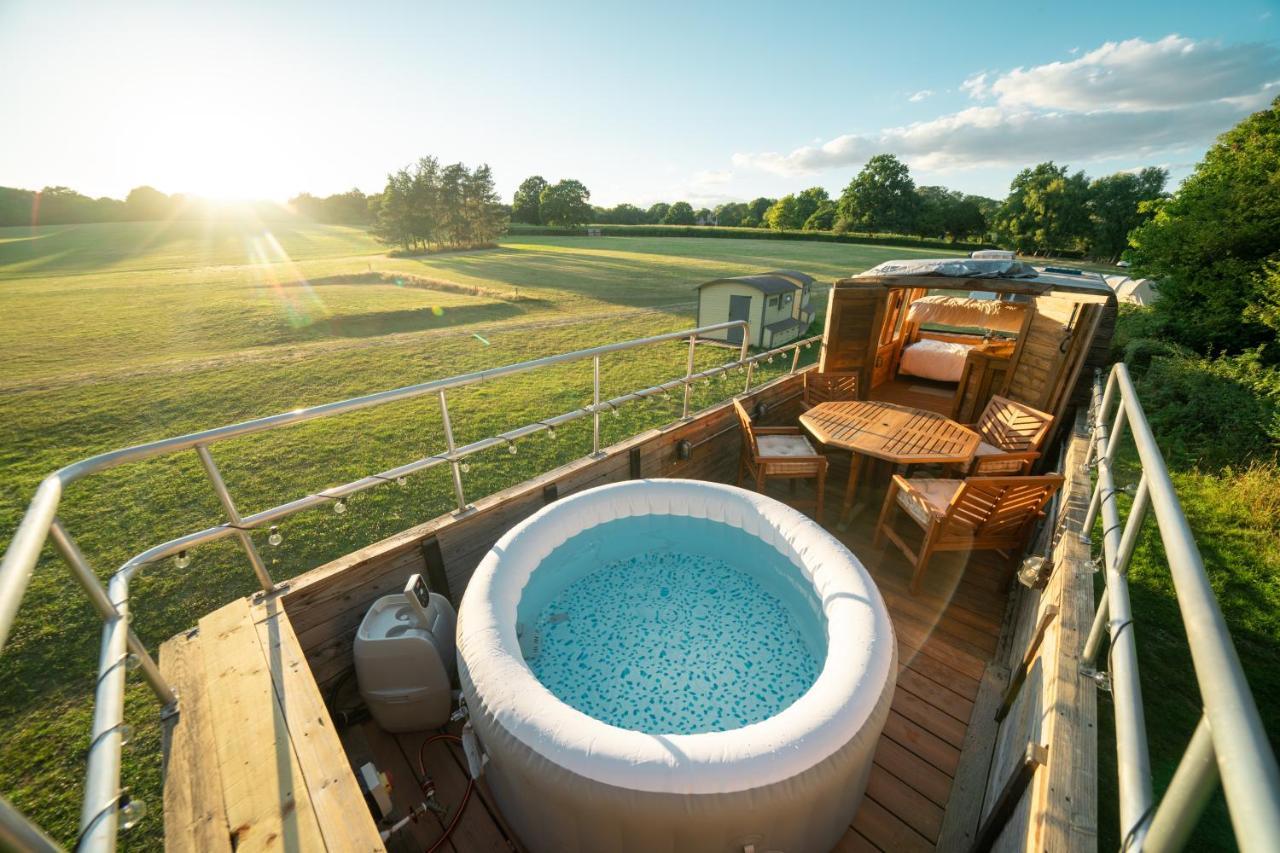 Delightful 2 Bed Double Decker Bus With Hot Tub Hotel Uckfield Exterior photo