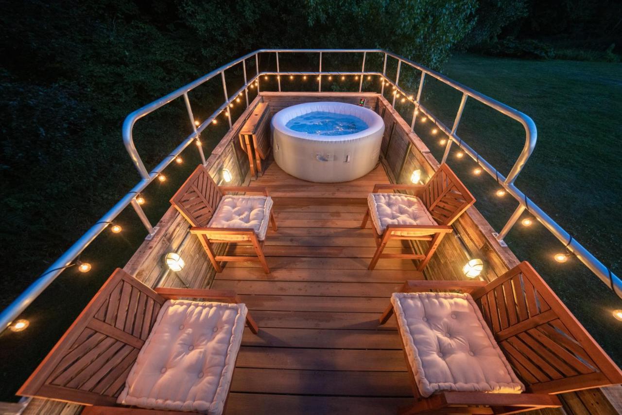 Delightful 2 Bed Double Decker Bus With Hot Tub Hotel Uckfield Exterior photo