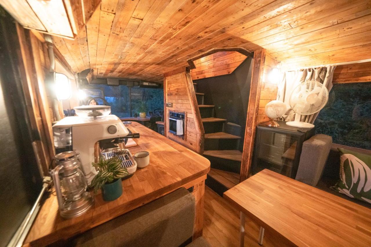 Delightful 2 Bed Double Decker Bus With Hot Tub Hotel Uckfield Exterior photo